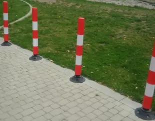 Słupek parkingowy blokujący FLEXPIN | PCV, 46 cm, na stopie, uchylny